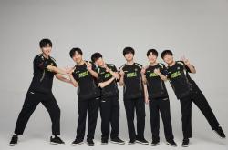 包含Rookie在TES比赛中绝杀，绝杀引发热议！的词条