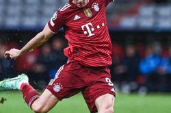 包含莱万多夫斯基遭遇五连败，拜仁教练面临压力！的词条